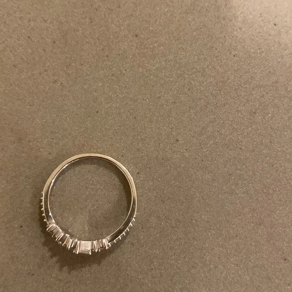 14k white gold and diamond ring